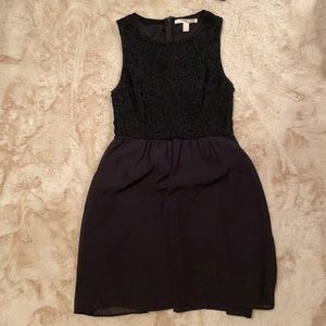 Mini flowy black dress